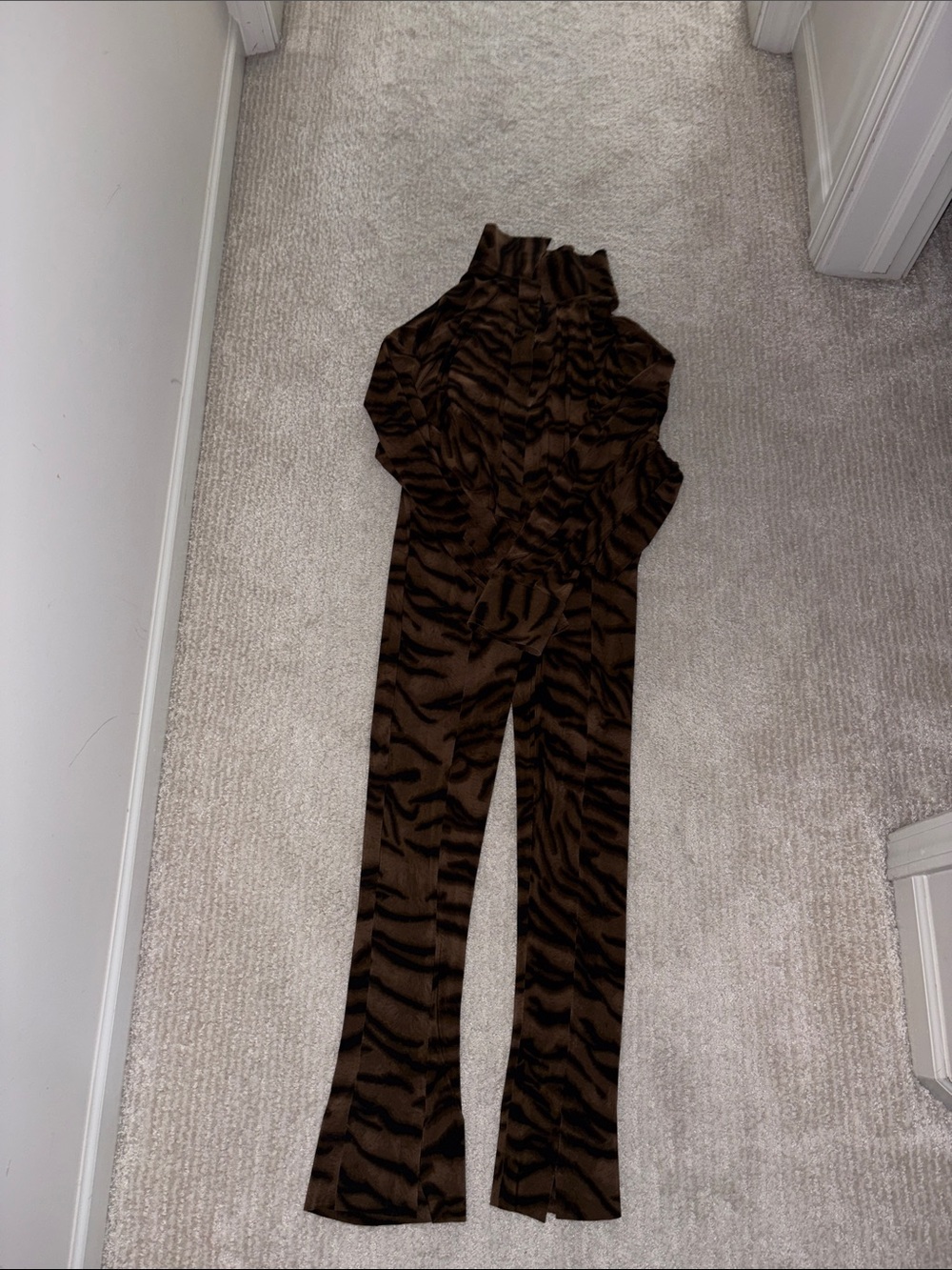 Norma Kamali Brown & Black Tiger-Print Flare Pants and cropped oversized shirt - Picture 5 of 5